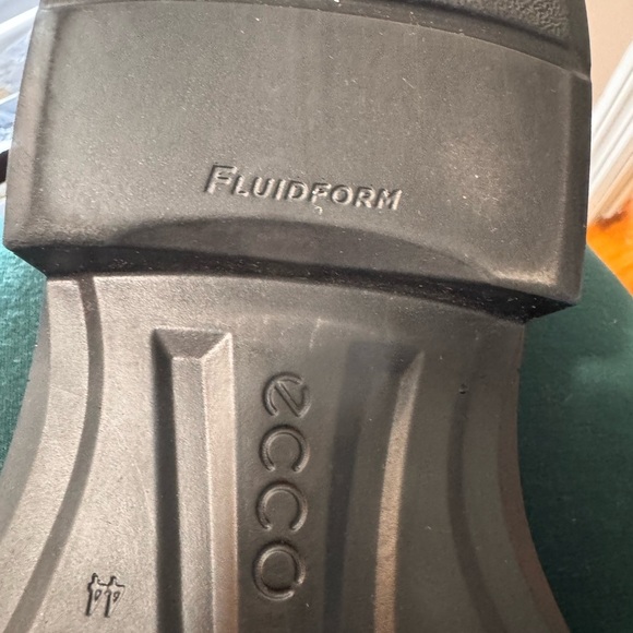 Ecco Men's Black Leather Slip-On Loafers - Picture 8 of 10